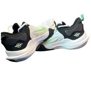 Nike Giannis Immortality 2
Basketball Shoes White/Black/
Volt DM0825-101 Size6.5